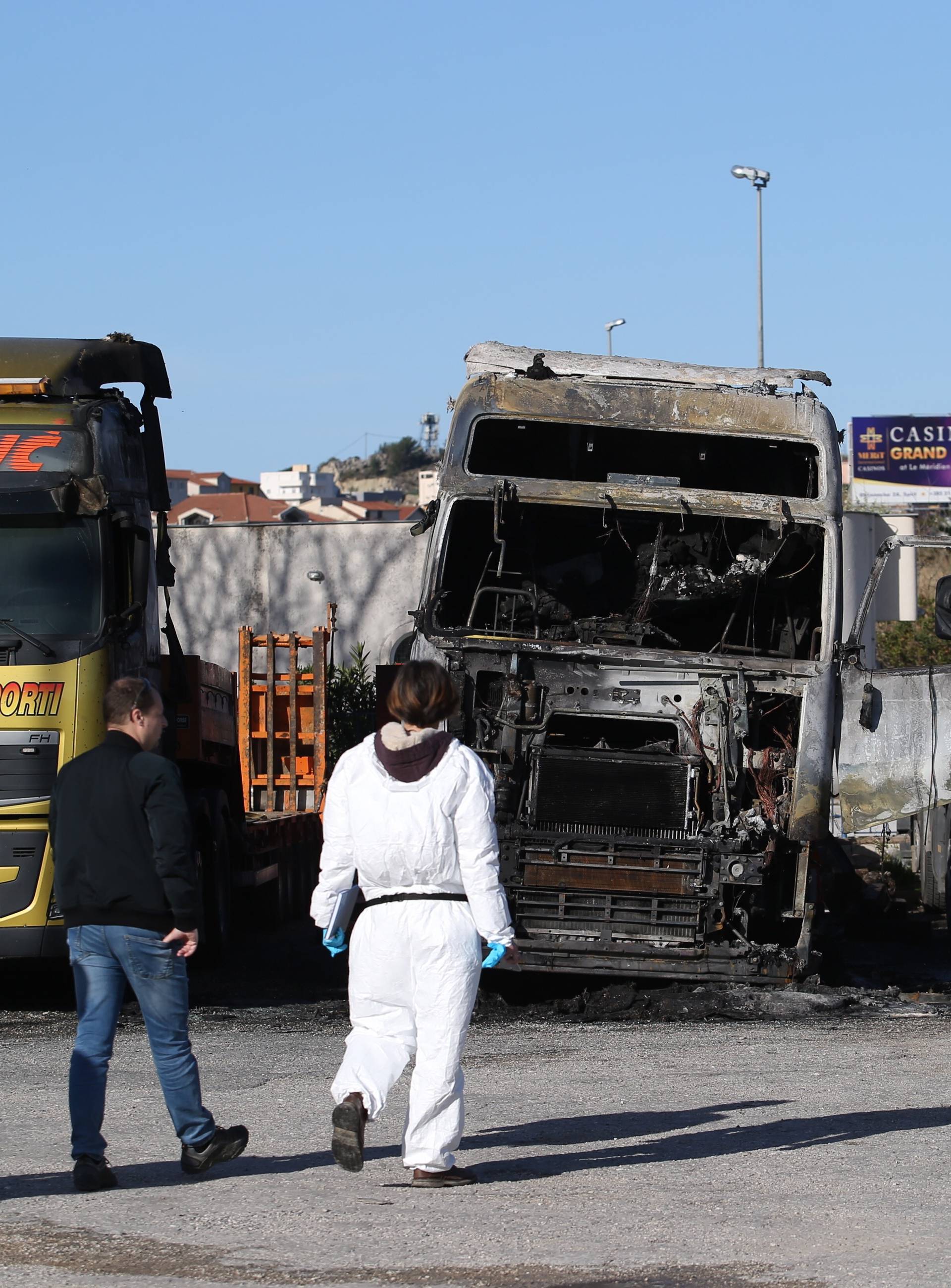 Nastala velika šteta: U Splitu su noćas izgorjela tri kamiona