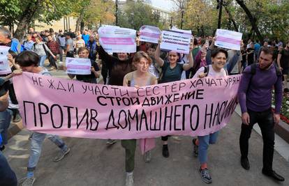 Rusi su izašli na ulice Moskve i zahtjevaju slobodne izbore...