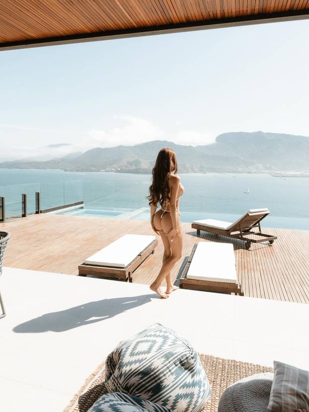 FOTO Fatalna Brazilka tvrdi da je spavala s Neymarom. Toalet papir ne koristi, gole fotke da