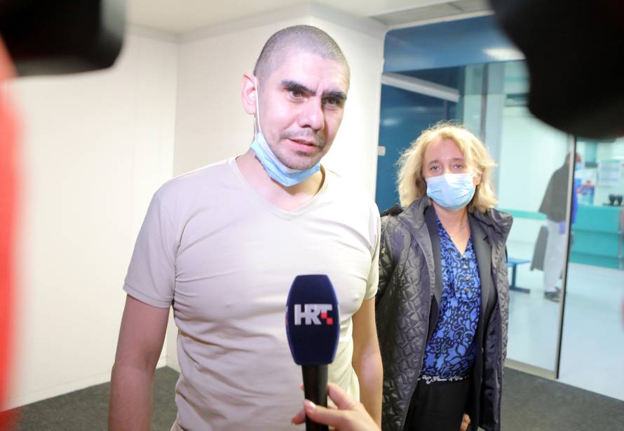 Zagreb: Vjekoslav Prebeg kolima hitne pomoći prevezen u KB Dubrava