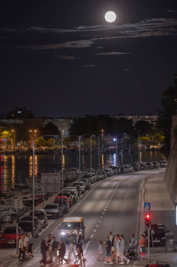 Zadar: Pun Mjesec nad gradom