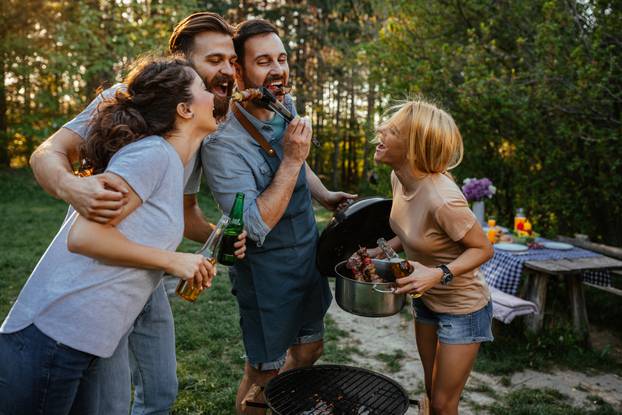 Group,Of,Friends,Having,Fun,Trying,Barbecue