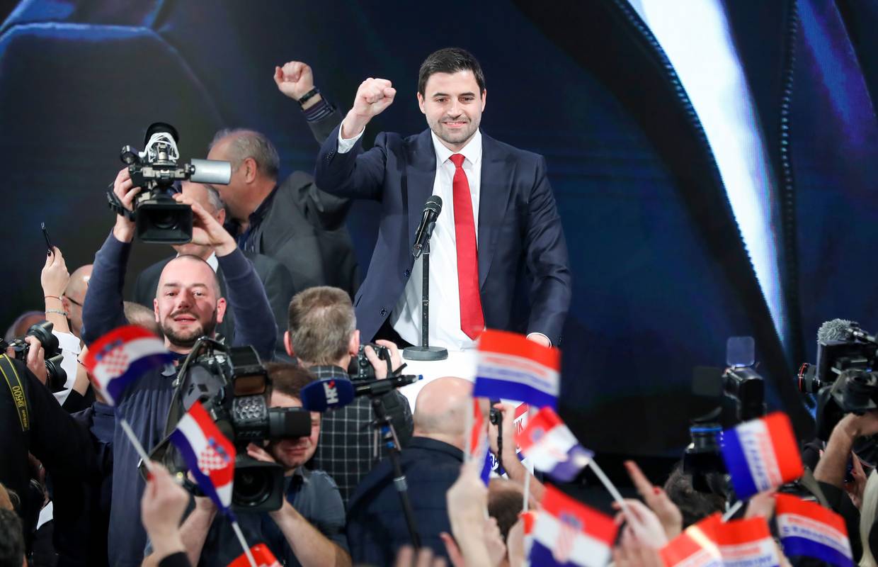 Bernardić s dna ruši HDZ s vrha. Ljudi, je li to moguće?