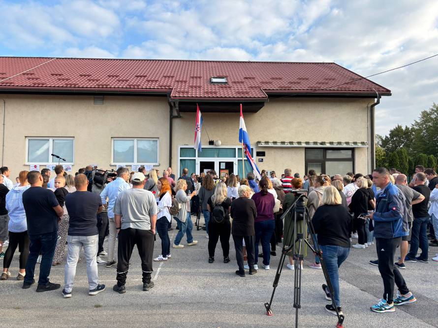 Fuchs o školi u Dragonošcu: 'Zvao sam Tomaševića, ali je bio na otvaranju druge škole...'