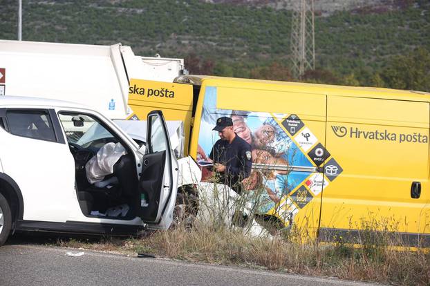Prometna nesreća kombija i osobnog automobila nedaleko Šibenika