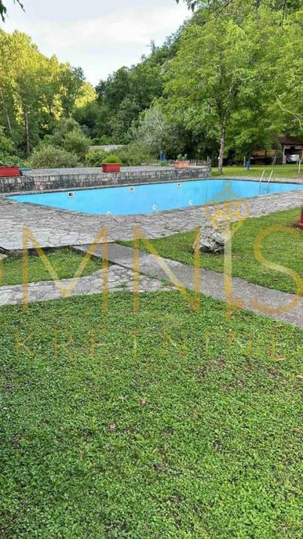 FOTO 'Dvorac' u Buzetu za 5,2 milijuna eura: Ima svoj bazen, saunu i posebno uređeni vrt