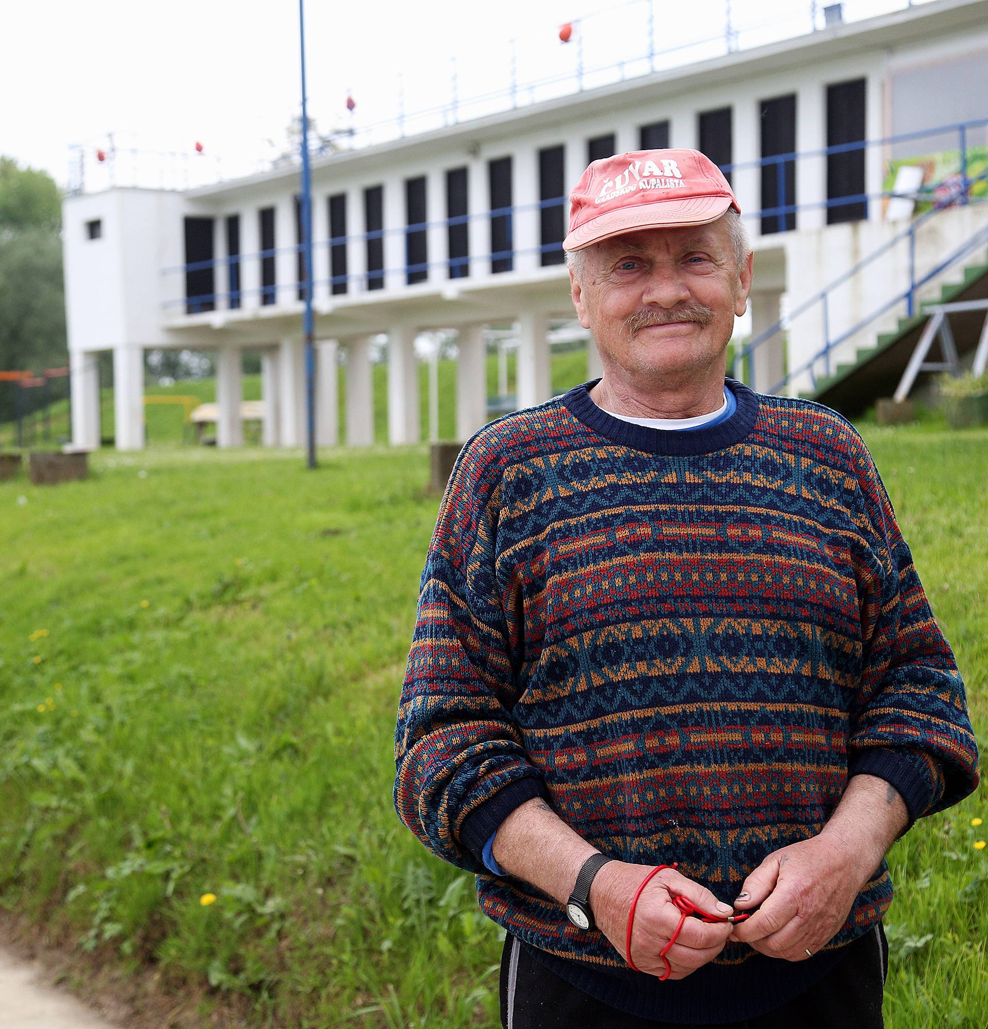 Željko iz hladne Kupe izvukao 11 ljudi i spasio im je živote