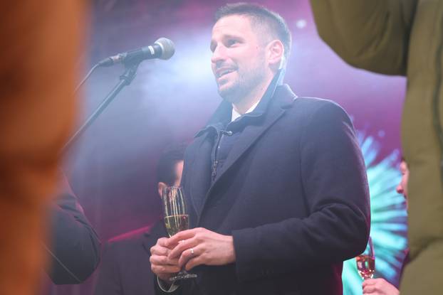 Osječani i njihovi gosti u novu 2026. godinu ušli su uz zvukove legendarnog Miroslava Škore