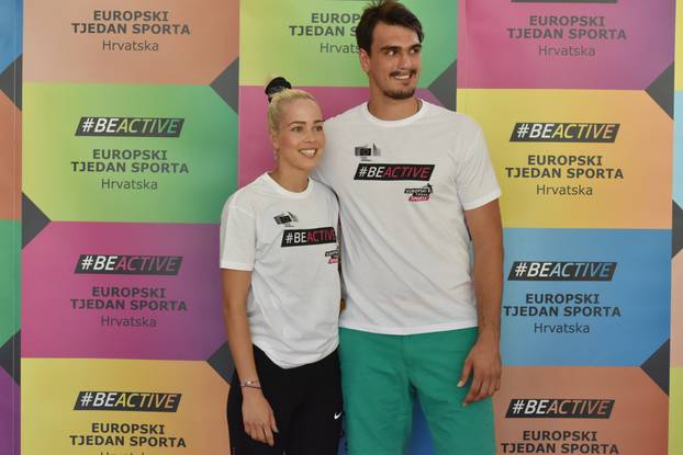 Šibenik: Antonija Mišura i Dario Šari? zaigrali košarku u svojoj osnovnoj školi