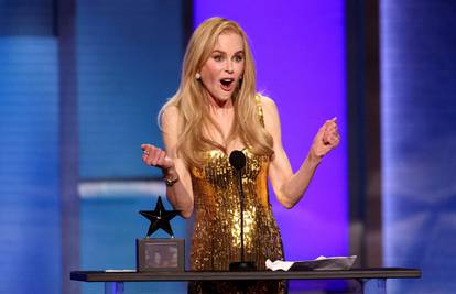Nicole Kidman dobila nagradu za životno djelo: Na crvenom tepihu blistala u zlatnoj haljini