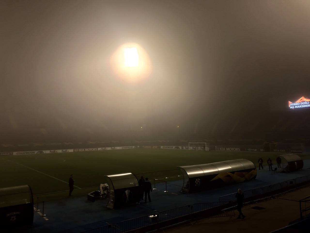 Magla se spustila na Maksimir, činilo se da prijeti čak i odgoda