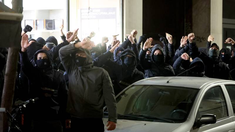 Interventna policija v Zagrebu preprečila vdor maskiranih moških v Srbski kulturni center