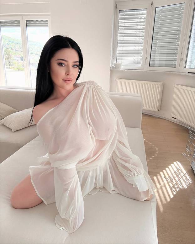 Za prste polizati! Claudia Rivier pravit će kolače, a pokazala je i kako muti jaja te puni sarmice