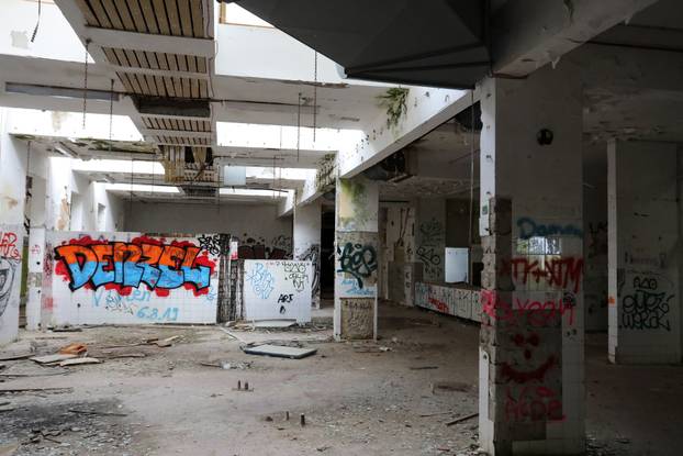 Malinska: Ruševine hotelskog naselja Haludovo