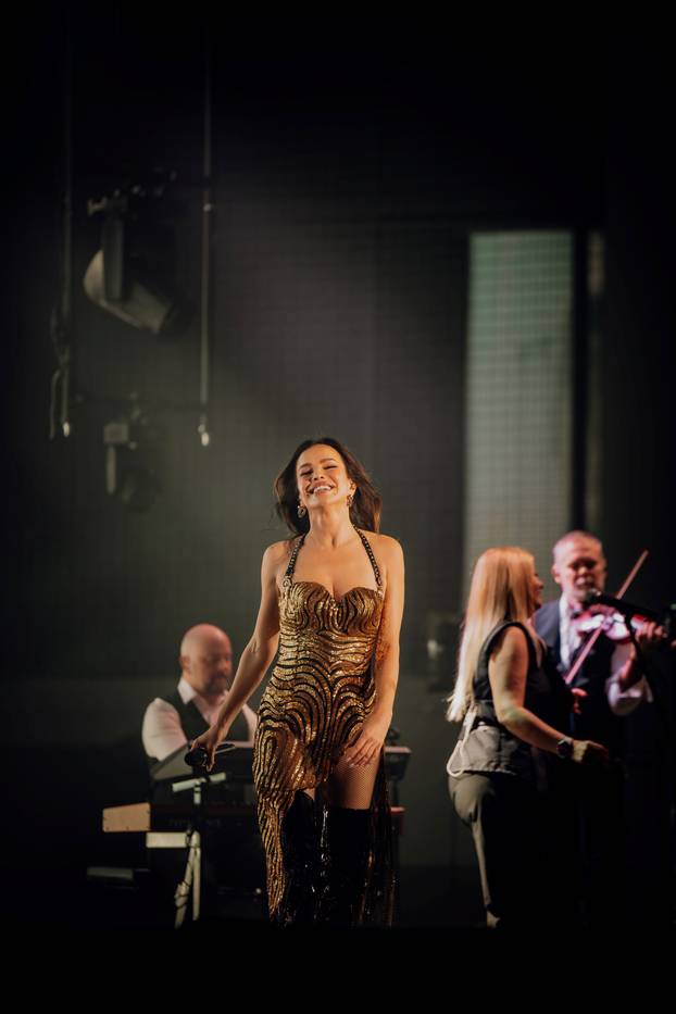 FOTO Severina u izazovnom izdanju oduševila obožavatelje na trosatnom spektaklu u Sisku