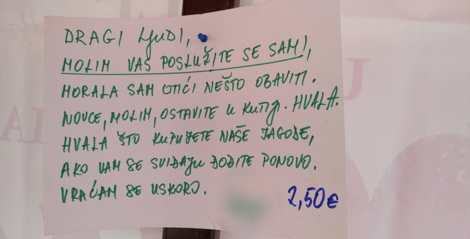 Prodavačica jagoda kod Ivanića ostavila štand, 15 eura i poruku: 'Molim vas, poslužite se sami!'