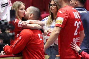 Malmo: Hrvatski rukometa&scaron;i slave pobjedu u zagrljajima i poljupcima svojih najmilijih