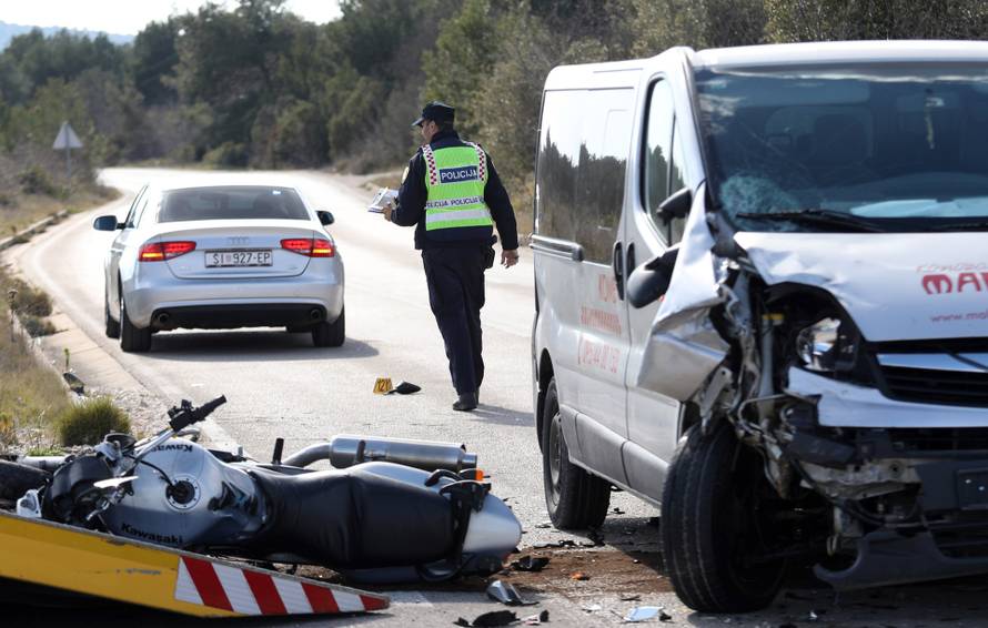 Šibenik: U prometnoj nesreći teško ozlijeđen motorist