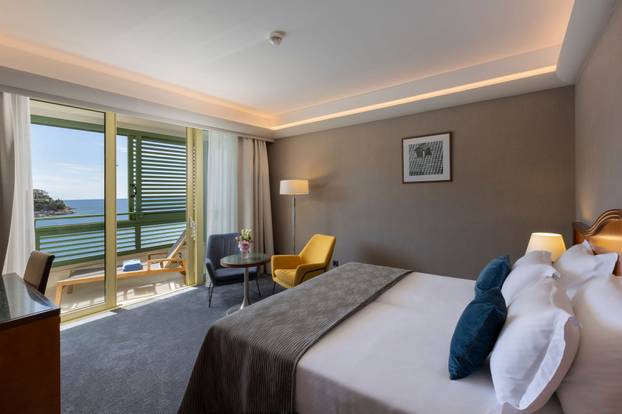 FOTO Hotel u Dubrovniku ima koktel bar u stijeni nad morem!