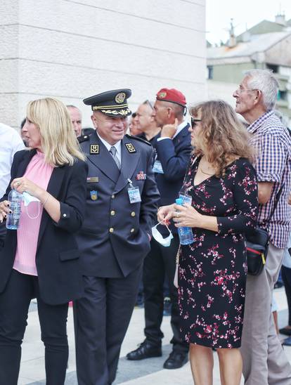 Na Pantovčaku 'lakat', u Kninu rukovanje: Pogledajte tko je sve došao na proslavu Oluje