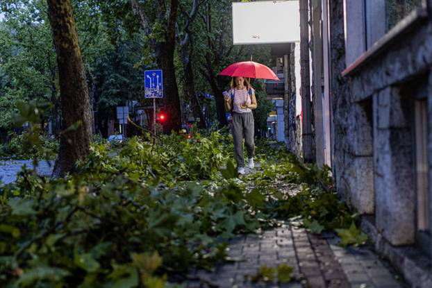 Olujno nevrijeme poharalo Mostar 