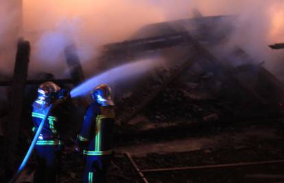 Požar planuo u zgradi DHMZ-a, vatru je gasilo 12 vatrogasaca