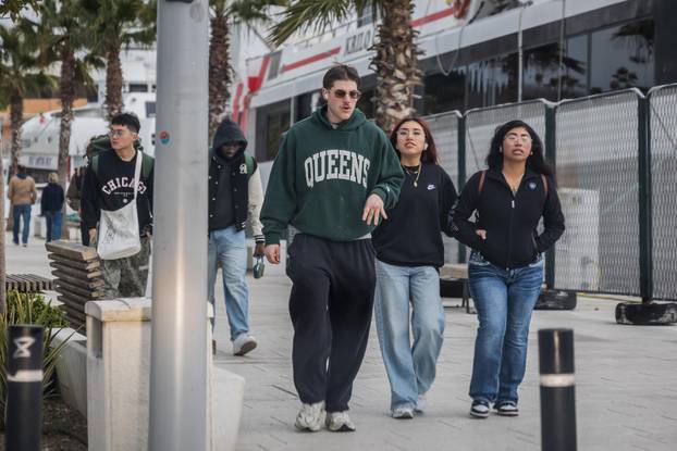 Split: Brojni mornari s broda USS Geral R. Ford iskrcali se u Split te otišli u grad