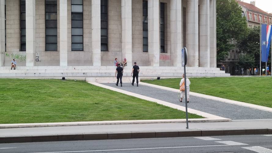 Zastupnici za kosilice: 'Netko ju je sabotirao, nije sama prešla cestu'. Čitatelj: 'Lovio sam je!'