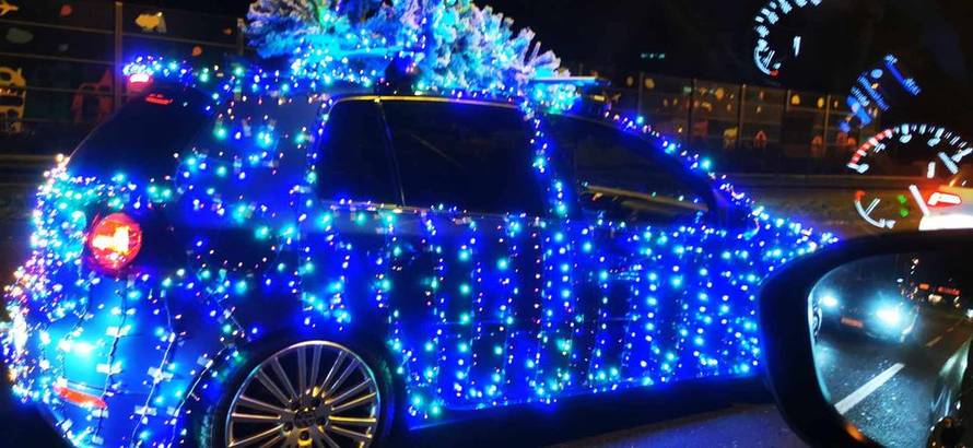 Ovo je svjetleći auto u Zagrebu: 'Nijedan Golf ne izgleda dobro pa ni ovaj s tisućama lampica'