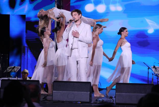 Počela je finalna večer Splitskog festivala