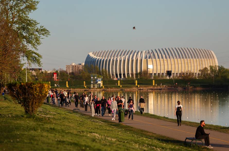 Zagreb: Na Uskrs Jarun privukao veliki broj građana