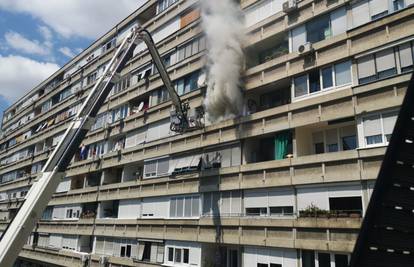 Požar u Zagrebu: Gorio stan na Krugama, sukljao je gust dim
