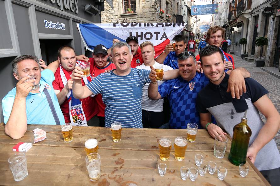 Galerija navijača u Francuskoj: Kockice okupirale St. Etienne