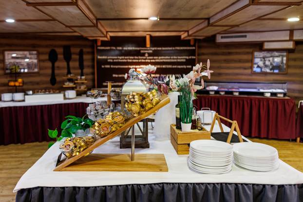 FOTO Zavirite u prvi brod-hotel u Hrvatskoj: Noćenje na ovom brodu u Rijeci ima posebnu čar