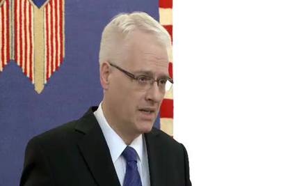 Josipović: Iz napada na mene vidi se da je i HDZ u kampanji