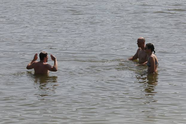 Osijek: Građani potražili osvježenje na Kopiki