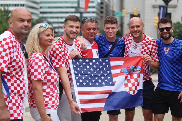 SP 2026 Philadelphia: Navijači se okupljaju prije razvijanja hrvatske zastave uoči utakmice s Ganom