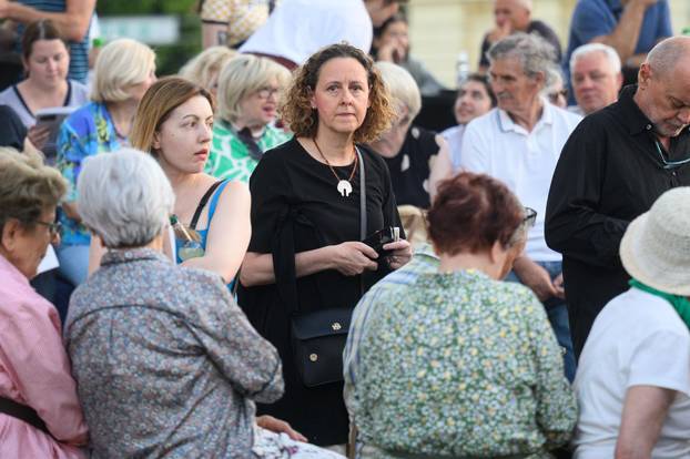 Zagreb: HNK završio kazališnu sezonu koncertom "Devedesete – godine koje pamtimo"