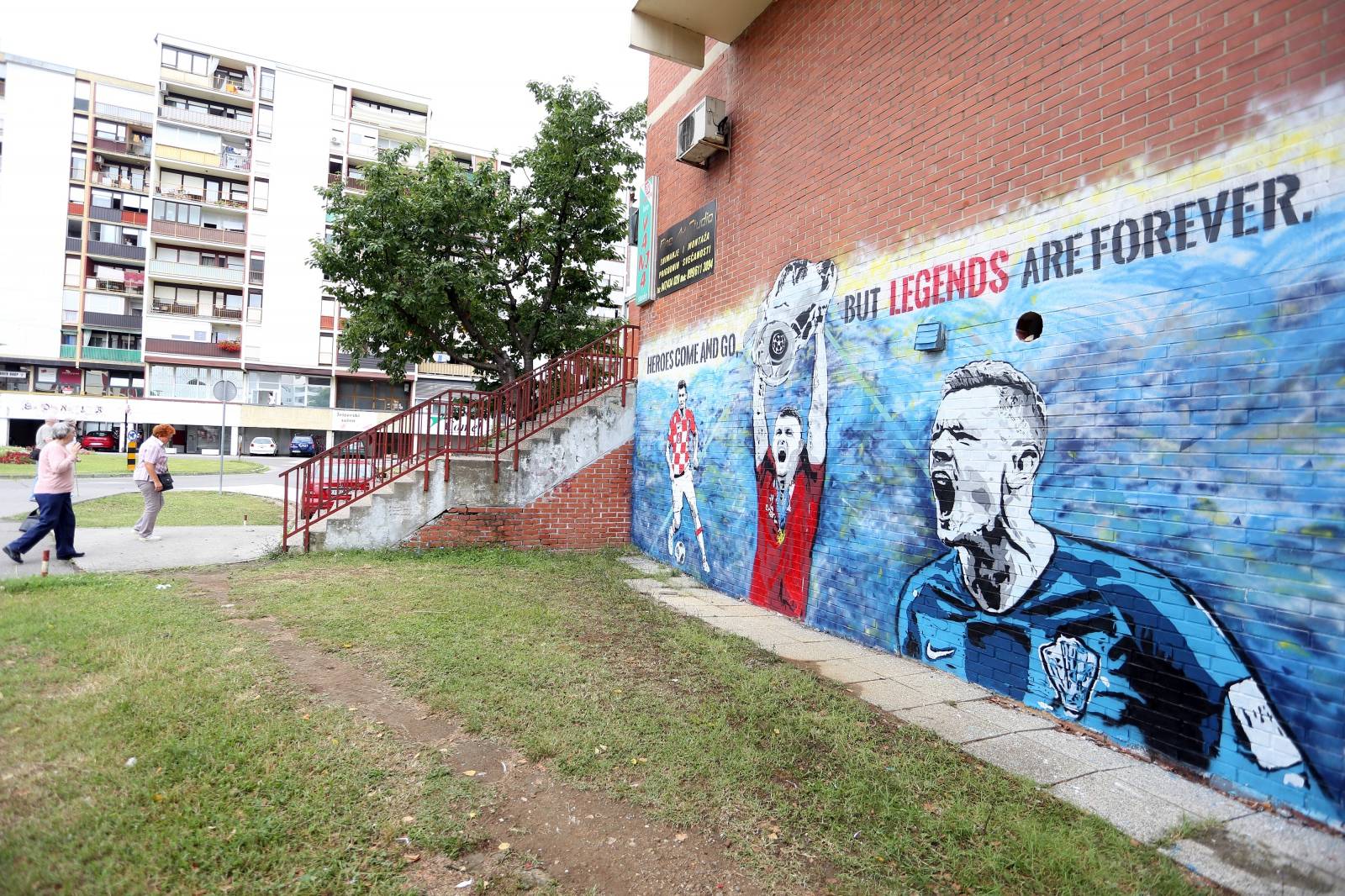 Karlovac: Mural s likom Dejana Lovrena povodom njegovog 30. roÄendana