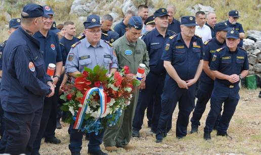 FOTO Neće biti zaboravljeni: Na Kornatu položili vijence za tragično poginule vatrogasce