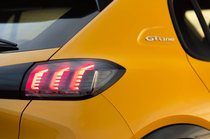 Ni jedan nije lijep kao  208: Mali auto podigao je veliku prašinu