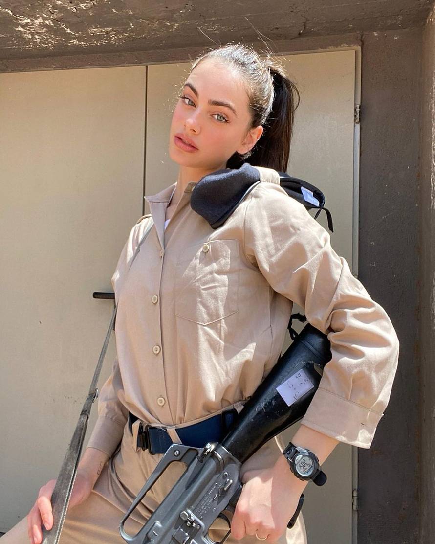 Vojnikinju (19) su proglasili najljepšom ženom na svijetu