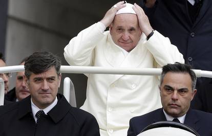 Papa noću bježi iz Vatikana da bi dijelio hranu siromašnima?