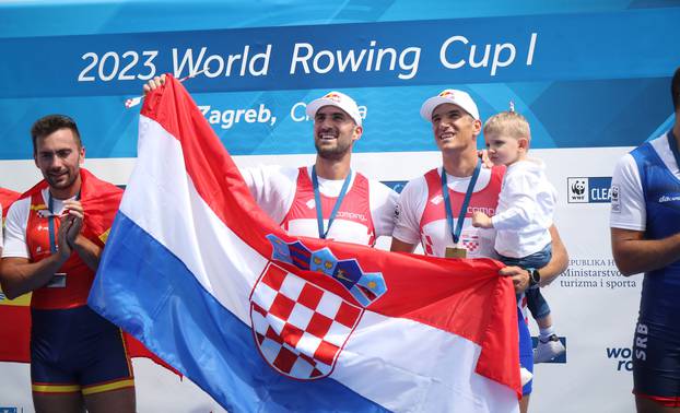 Zagreb: Braća Sinković  osvojili su  zlatnu medalju u dvojcu na pariće na Svjetskom veslačkom kupu