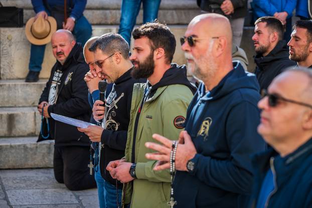 Split: Molitelji se okupili na Peristilu