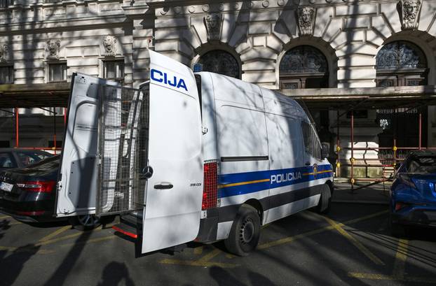 Zagreb: Policija privodi Vandu Blažević na Županijski sud