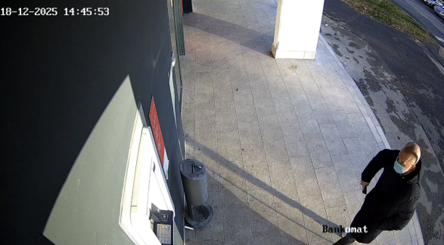 Snimio ga bankomat: Muškarca u Crikvenici traže zbog prijevare