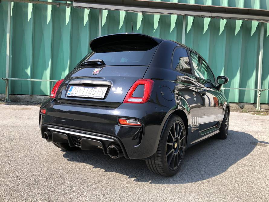 Abarth 595 Esseesse: Slatko malo, glasno i brzo ‘čudovište’
