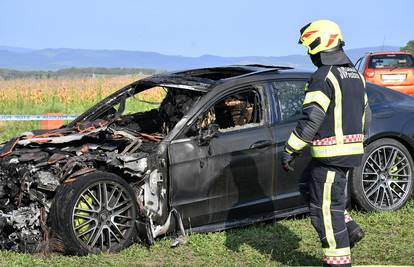 FOTO Ugasili požar kod Požege: Izgorjeli skupocjeni auti, veću tragediju spriječili su vatrogasci