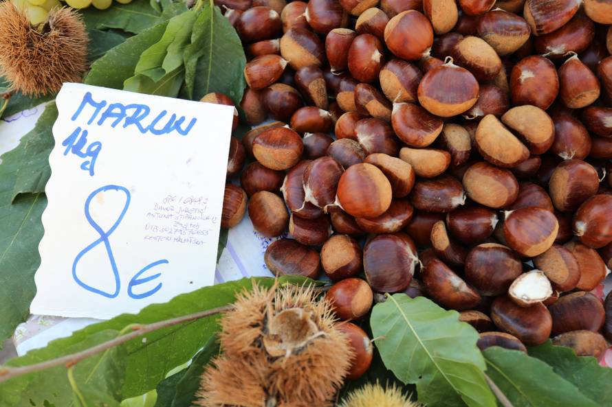 Rijeka: Maruni na rijeckoj trznici po 8 eura